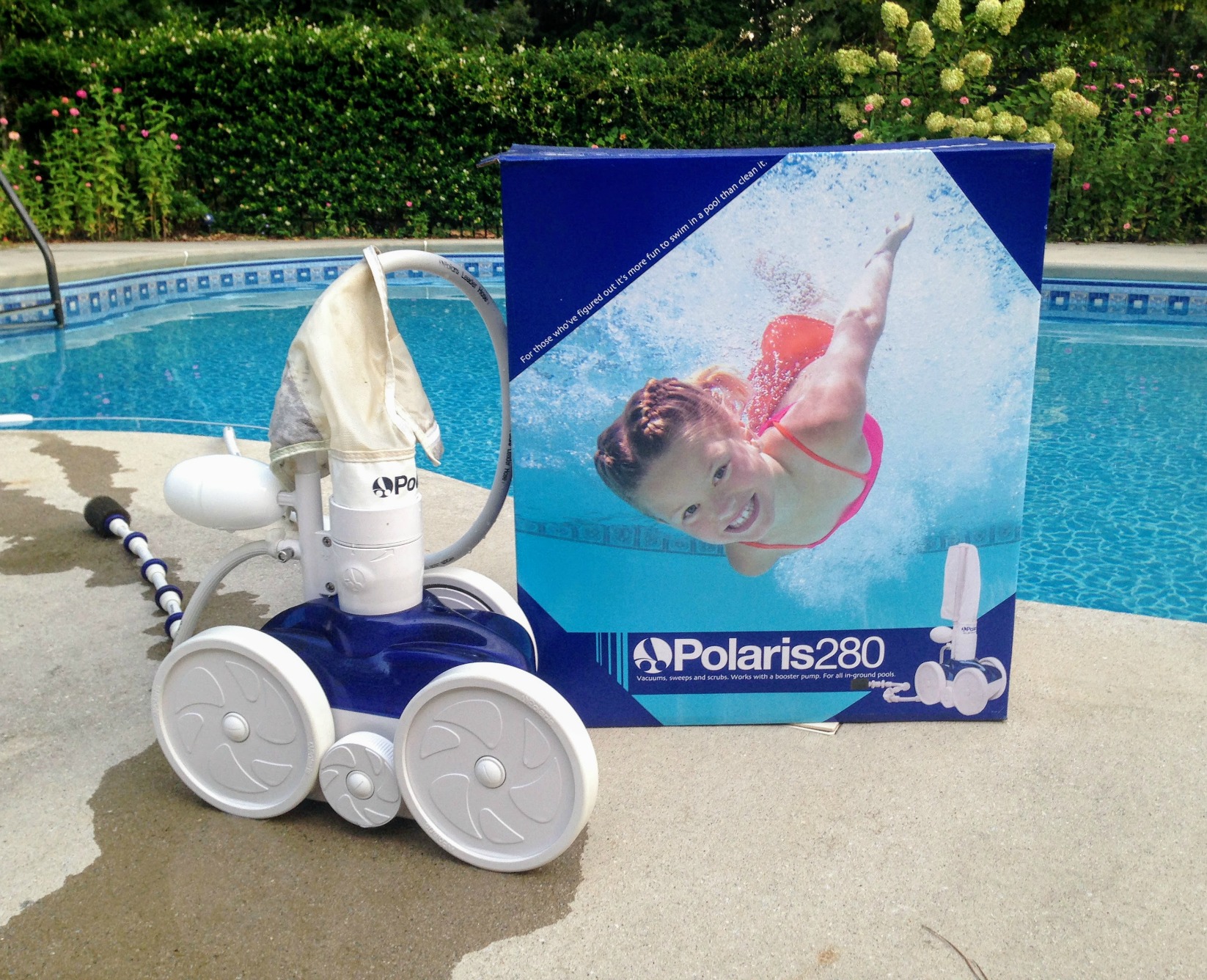 swimming pool cleaning equipment