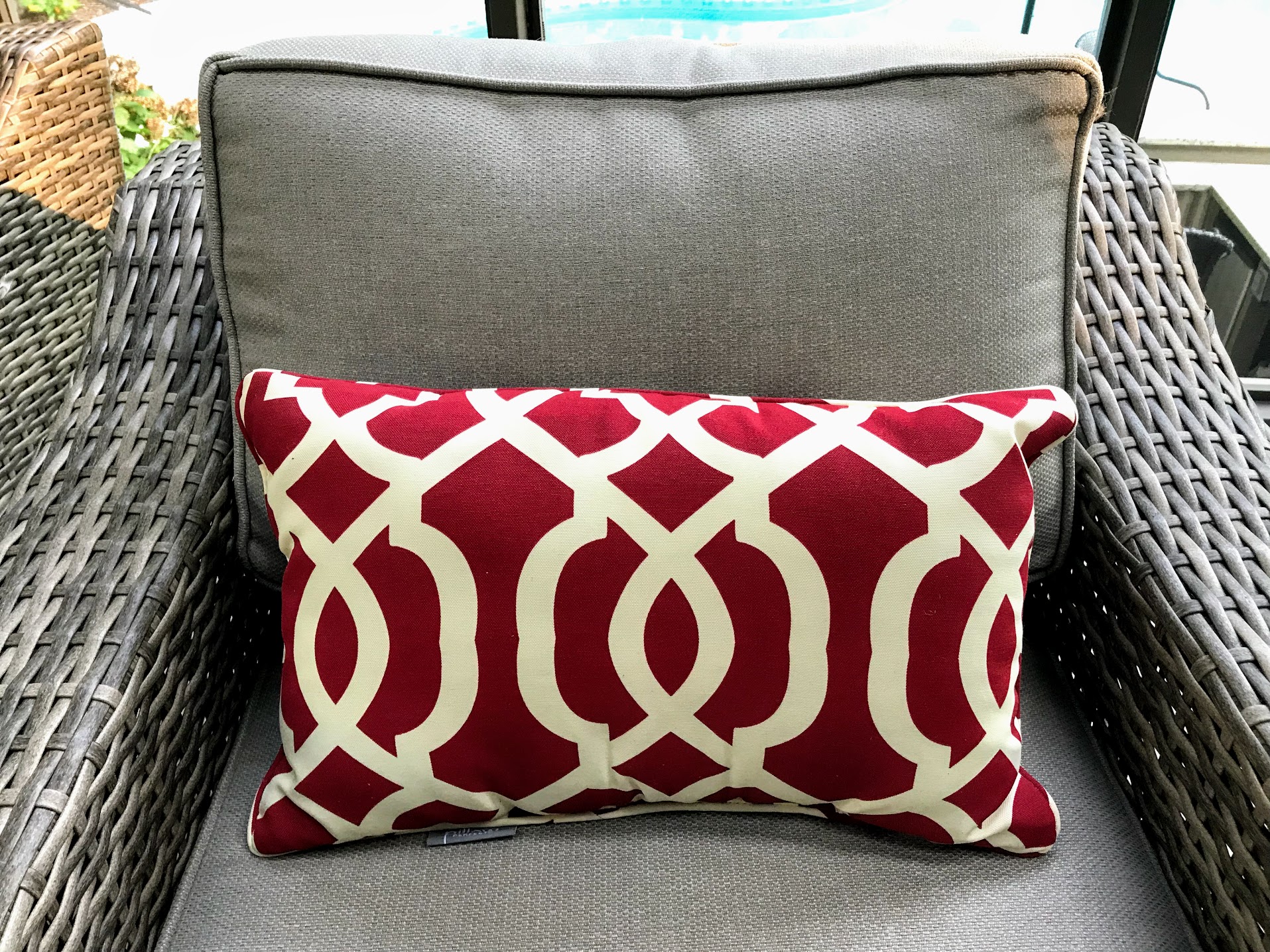 decorative outdoor pillows