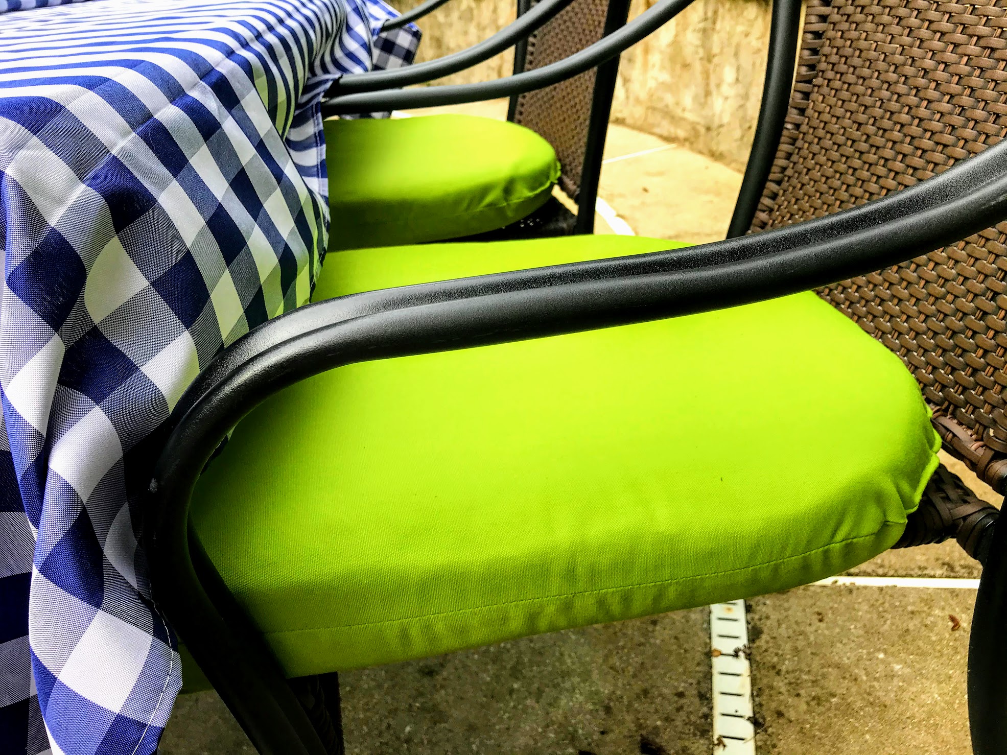 Outdoor Chair Cushions: Guide to Outside Cushion Fabric,Shapes & Sizes