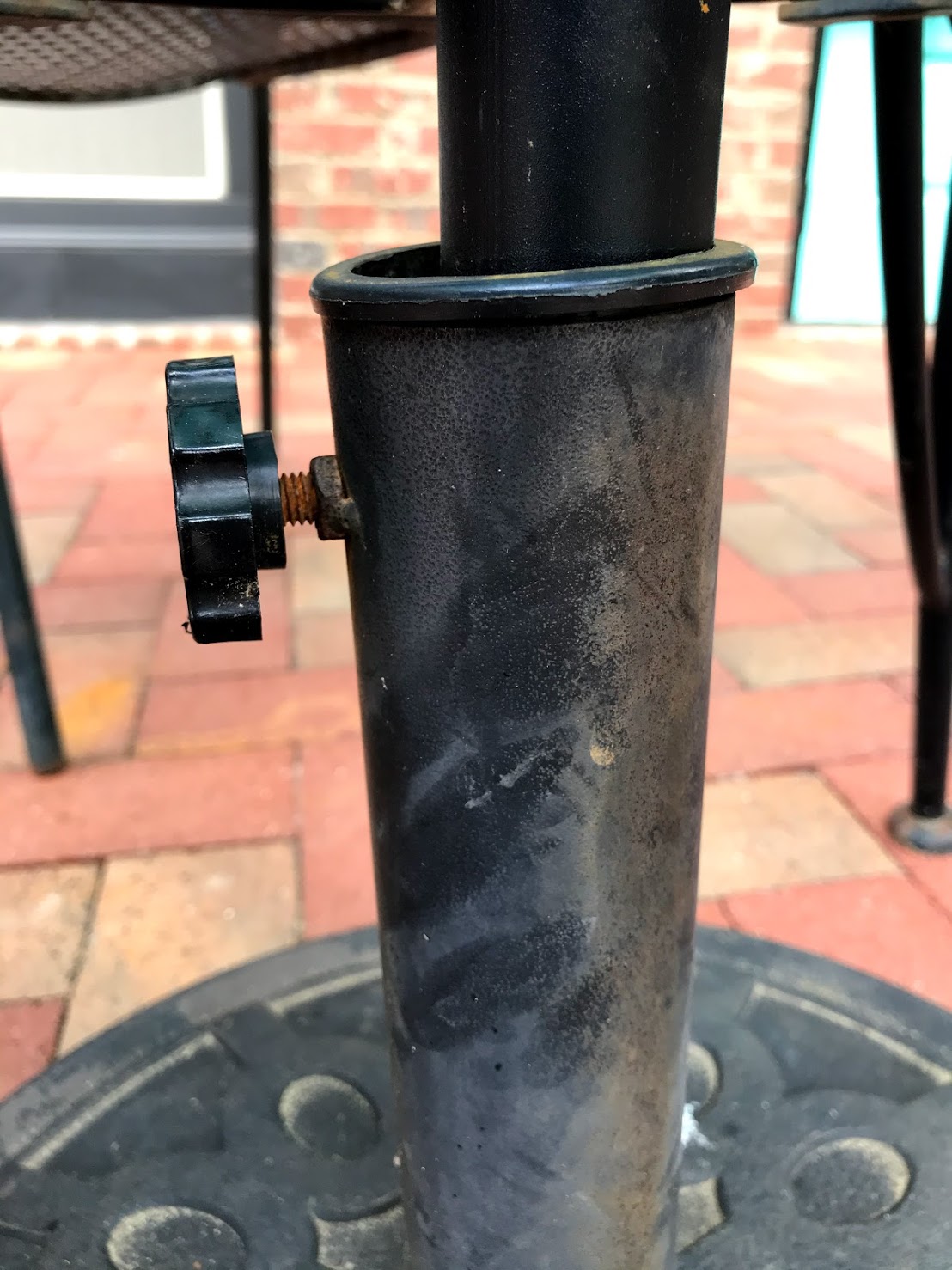 outdoor umbrella stand with screw