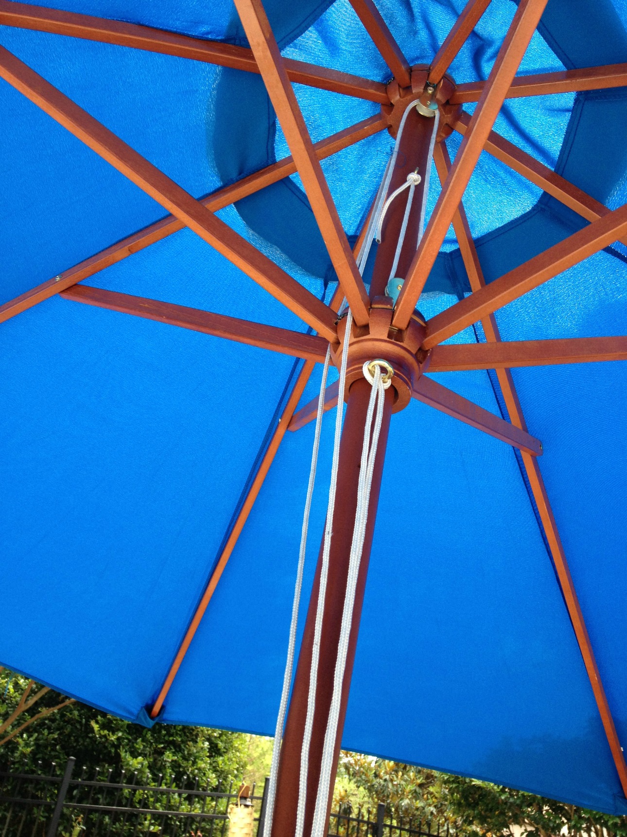 your guide to large patio umbrellas