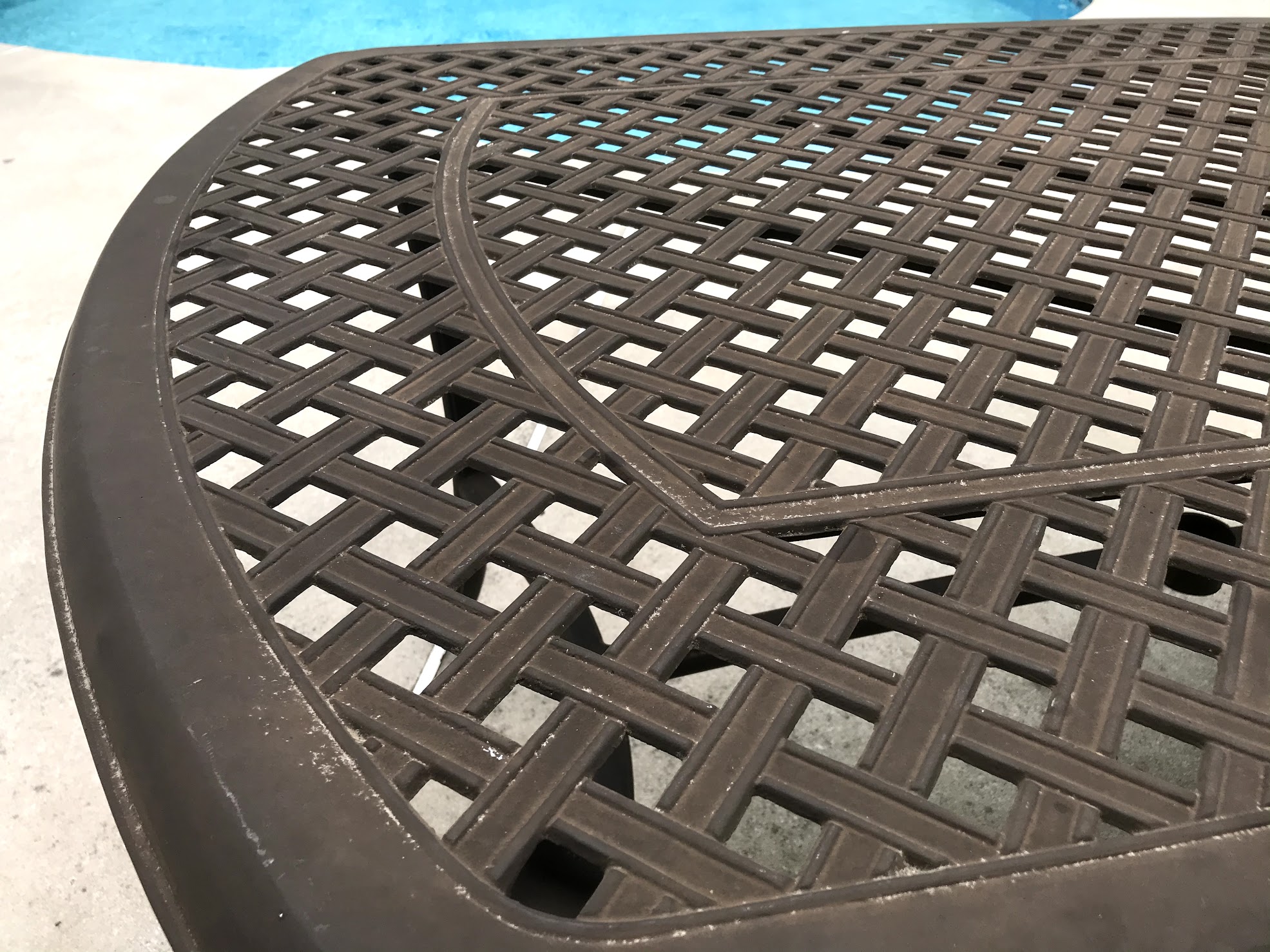 cast aluminum patio table