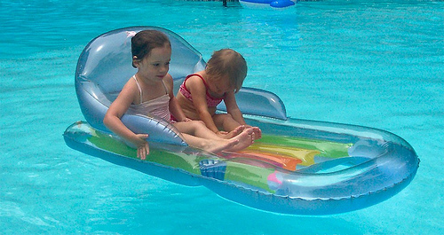 pool float loungers