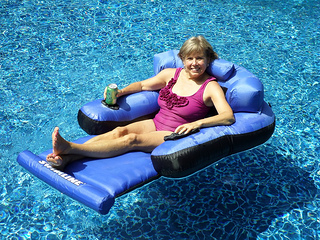 pool float loungers